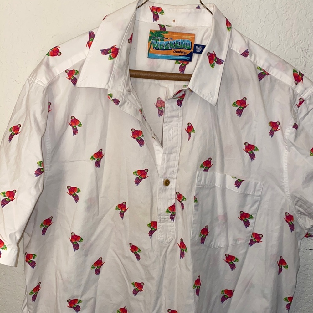 Chubbies Weekender Henley pullover Polo Parrots